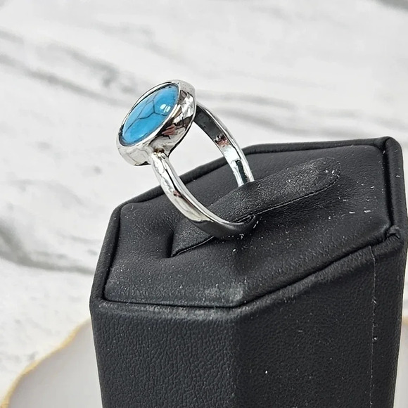 Blue Oval Adjustable Fashion Ring  A24 - Picture 2 of 6